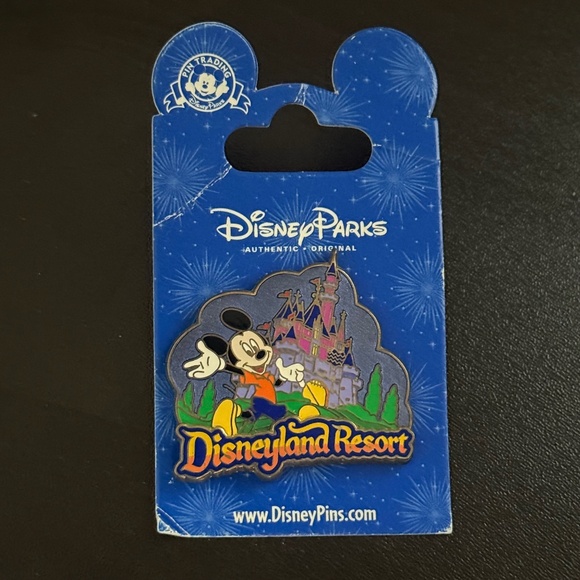 DLR Disneyland Mickey Sleeping Beauty Castle Storybook Night Logo Trading Pin - Picture 1 of 2